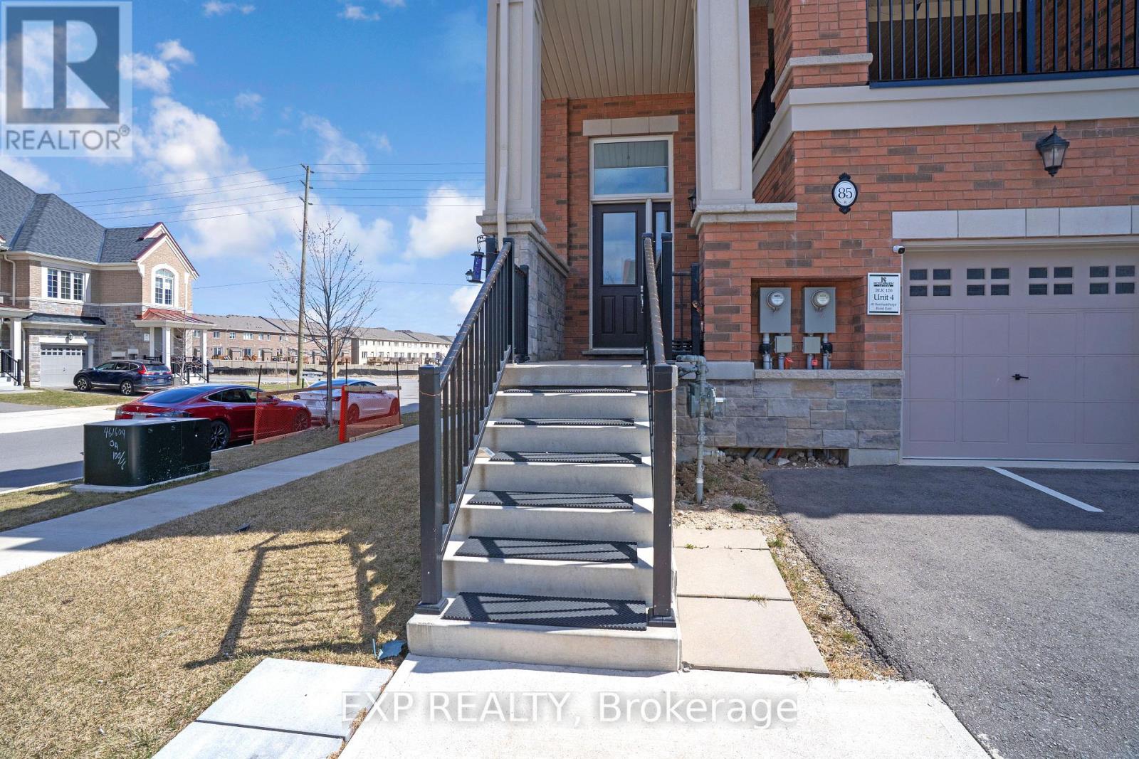 Property at 85 BURNHAMTHORPE ROAD E image 4