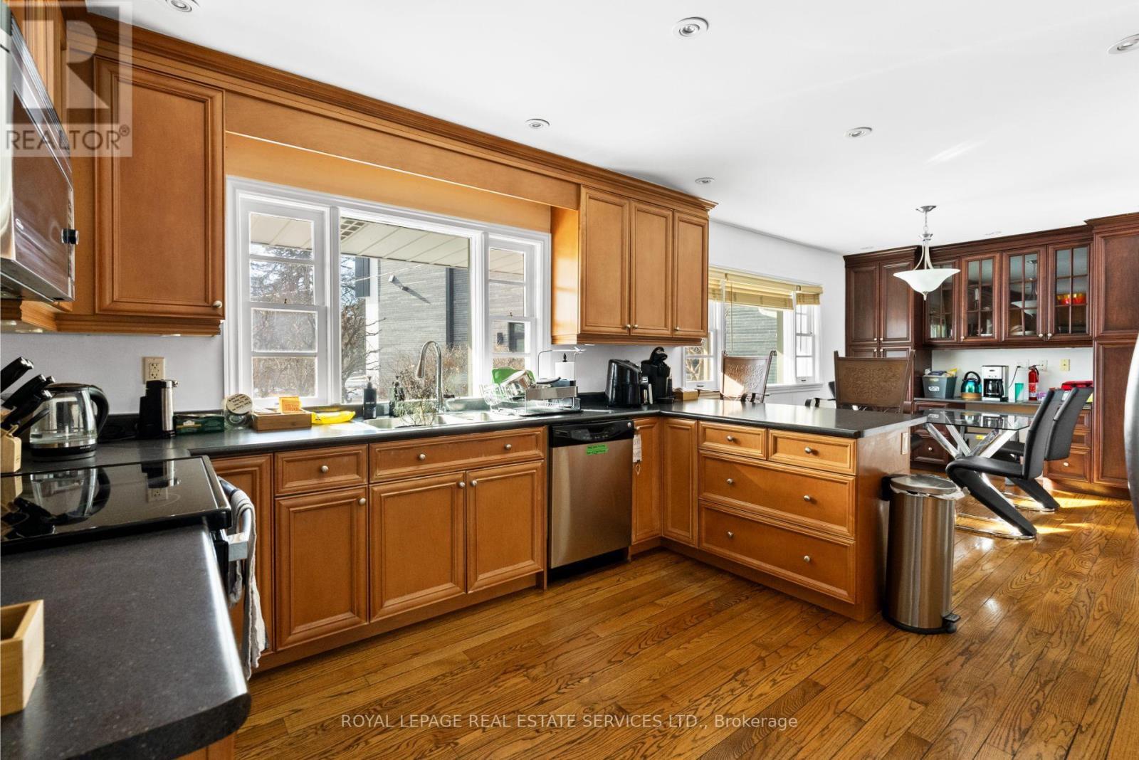 89 Valecrest Drive, Toronto, Ontario  M9A 4P5 - Photo 9 - W12098602
