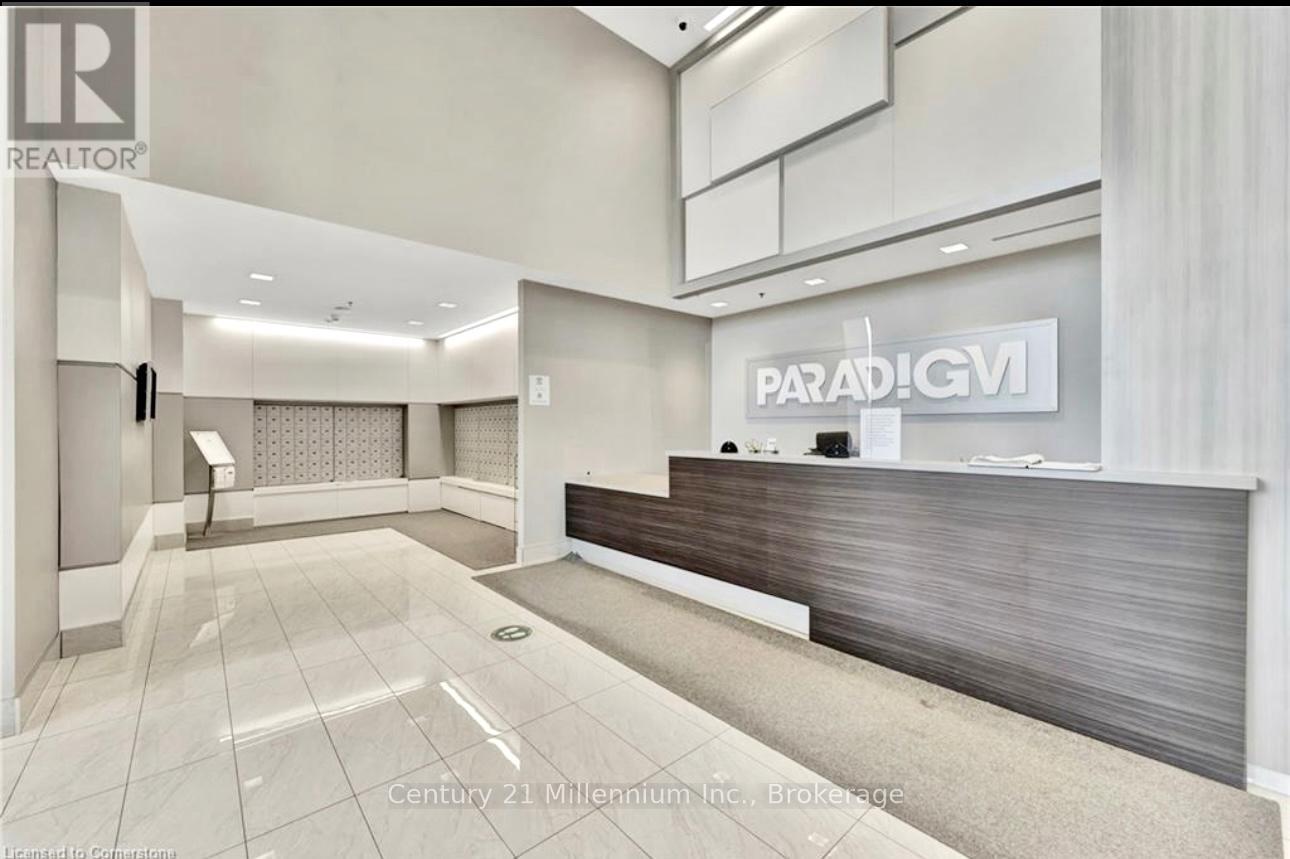 1708 - 2087 Fairview Street, Burlington, Ontario  L7R 0E5 - Photo 2 - W12098854