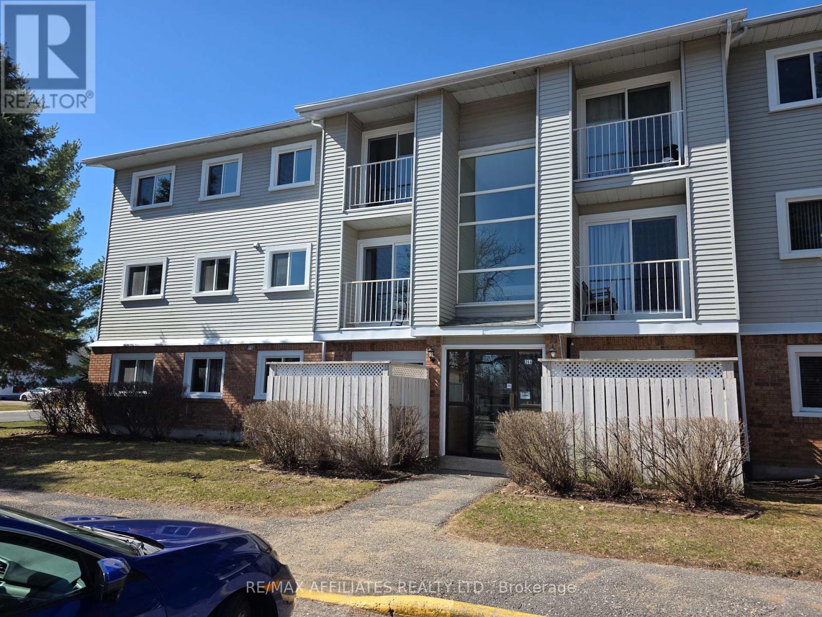 301 - 26 Pearl Street, Smiths Falls, Ontario  K7A 5B5 - Photo 1 - X12091125