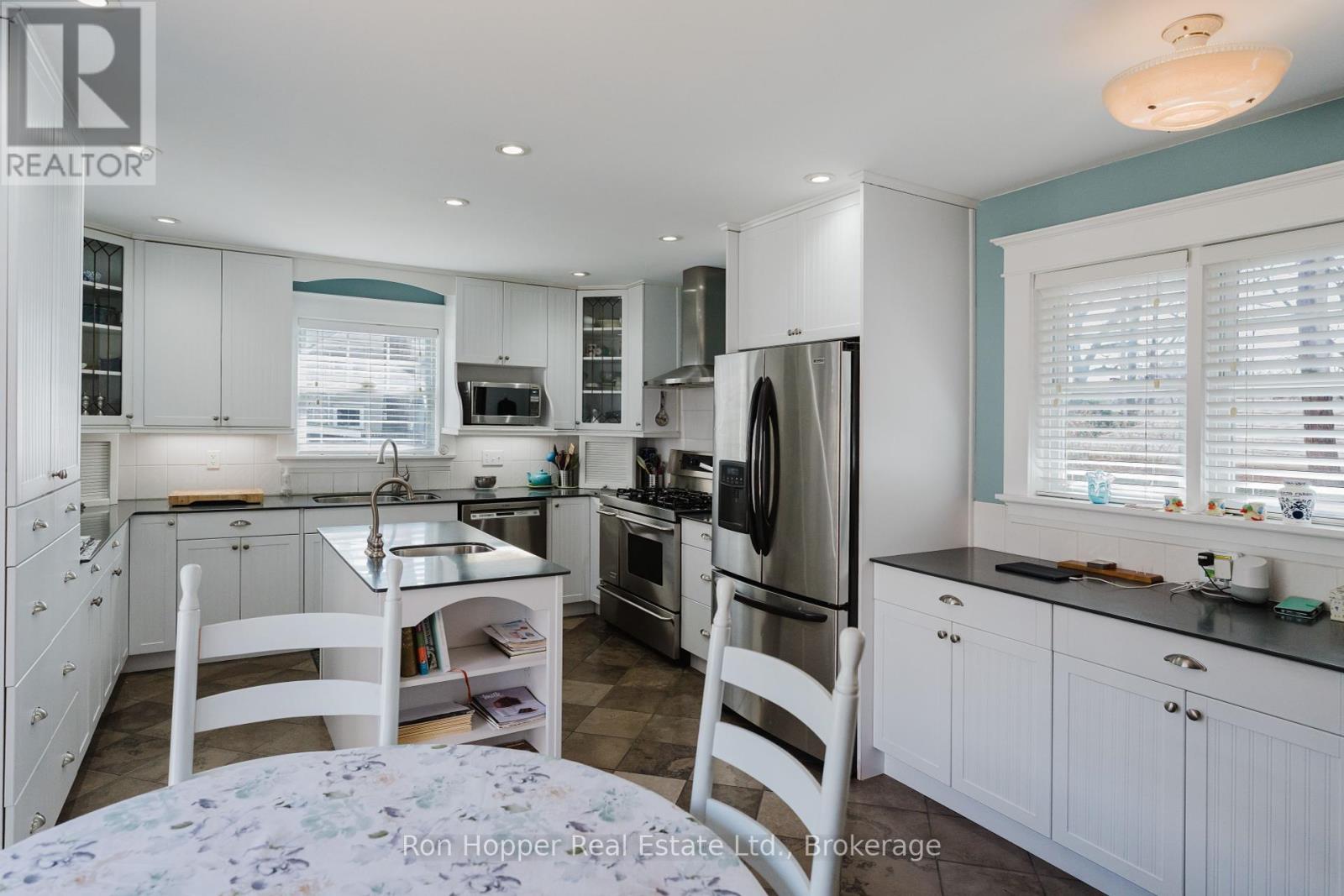 525 9th Street E, Owen Sound, Ontario  N4K 1P4 - Photo 9 - X12098805