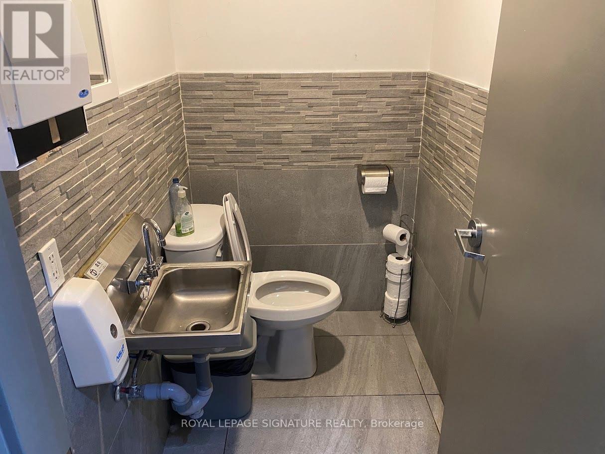 112 - 10 Mallard Road, Toronto, Ontario  M3B 0A7 - Photo 5 - C12098804