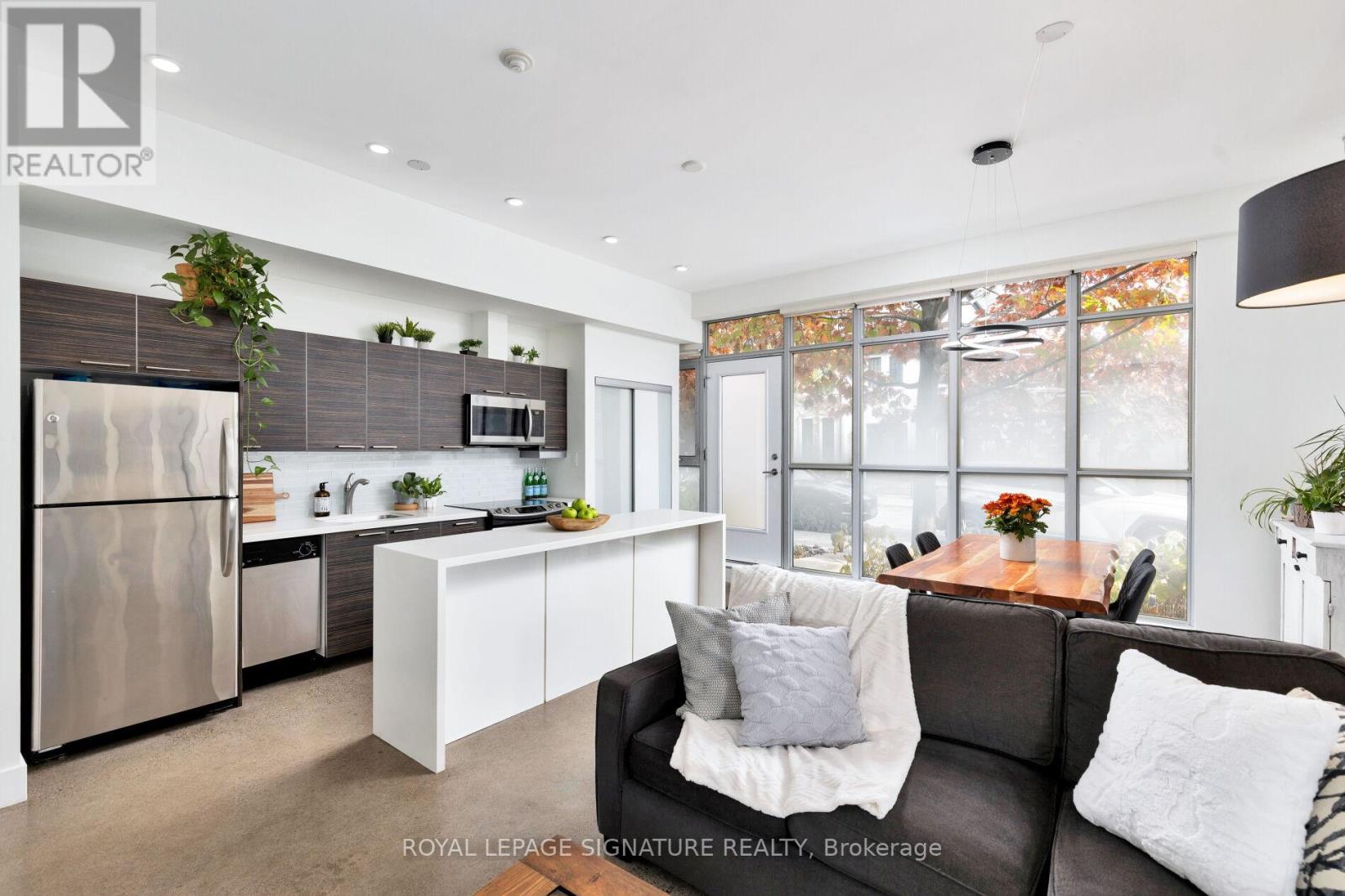 101 - 52 SUMACH STREET, Toronto, Ontario