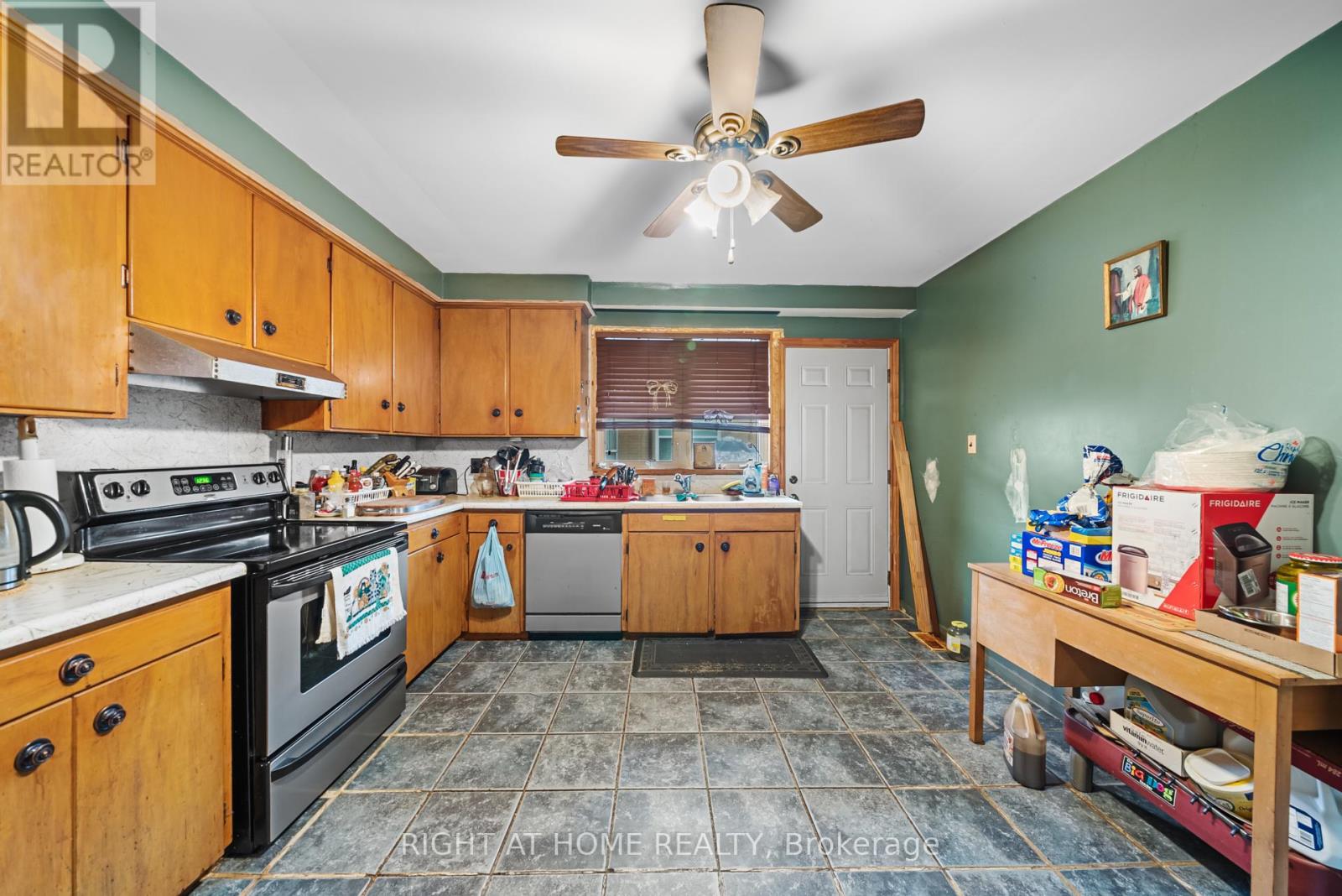 39 Heathview Avenue, Toronto, Ontario  M2K 2C2 - Photo 8 - C12098859