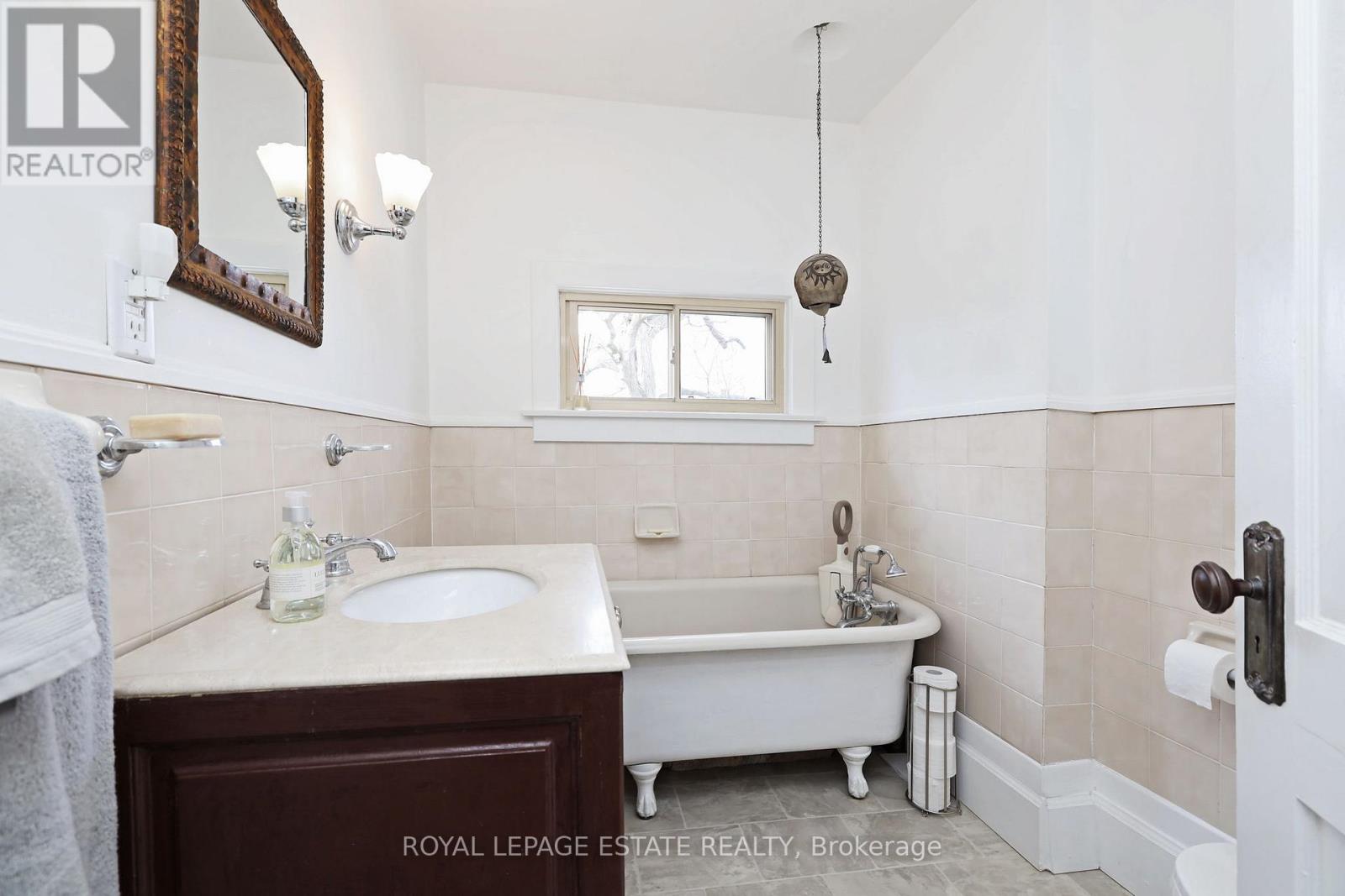 354 Victoria Park Avenue, Toronto, Ontario  M4E 3S8 - Photo 36 - E12098781