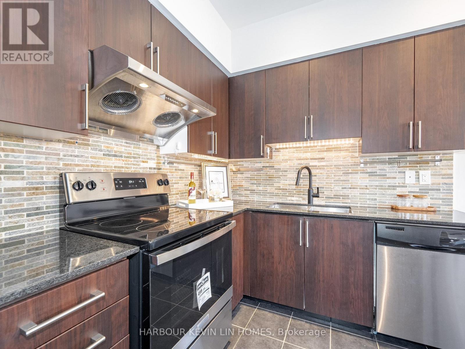 Th15 - 382 Highway 7 E, Richmond Hill, Ontario  L4B 0C5 - Photo 10 - N12098871