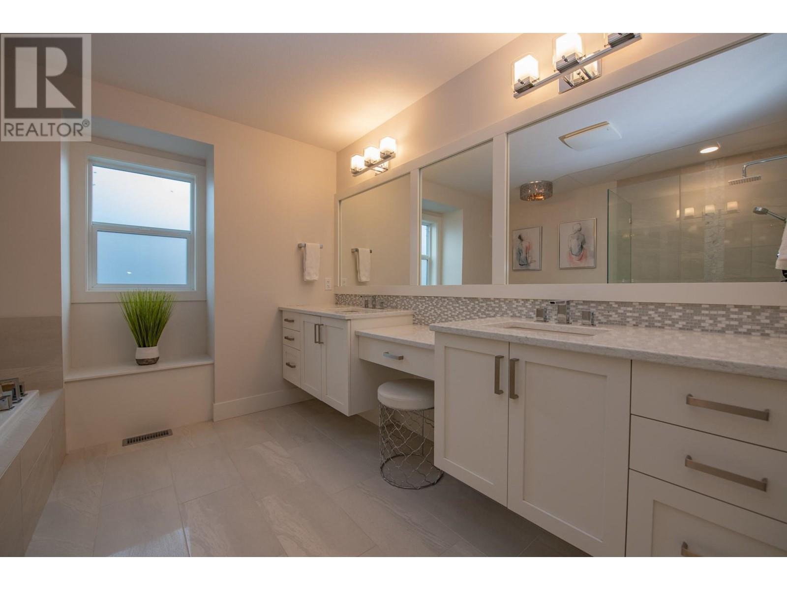 Property at 139 Forest Edge Place image 5