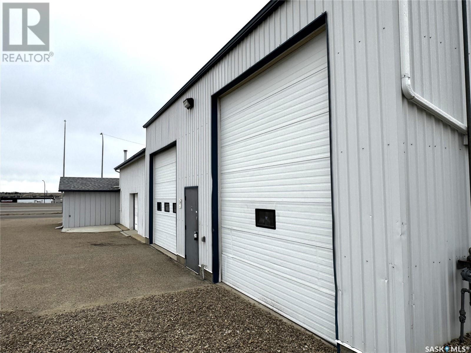 1451 North Service Road W, Swift Current, Saskatchewan  S9H 3S9 - Photo 6 - SK990545