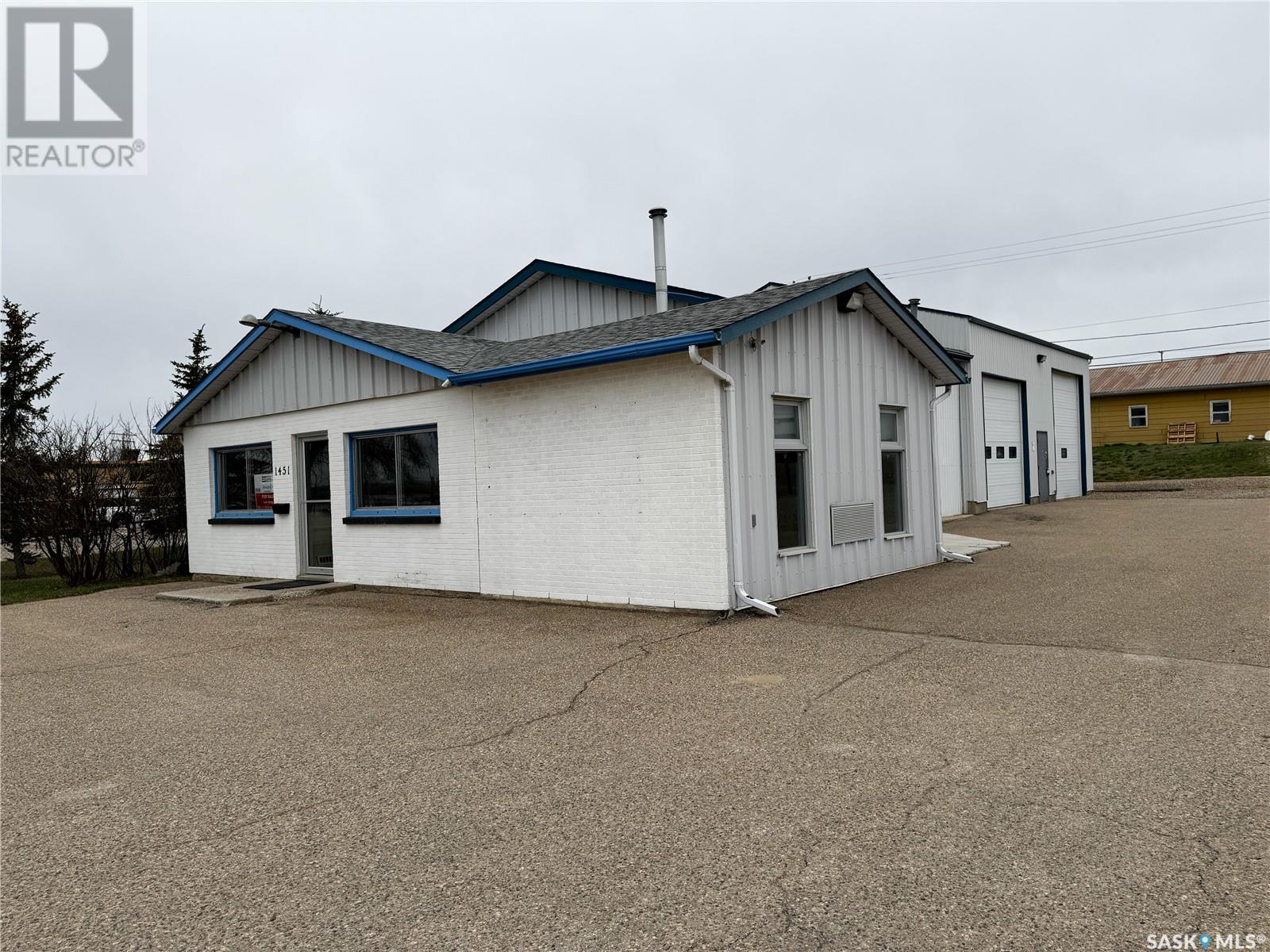1451 North Service Road W, Swift Current, Saskatchewan  S9H 3S9 - Photo 3 - SK990545