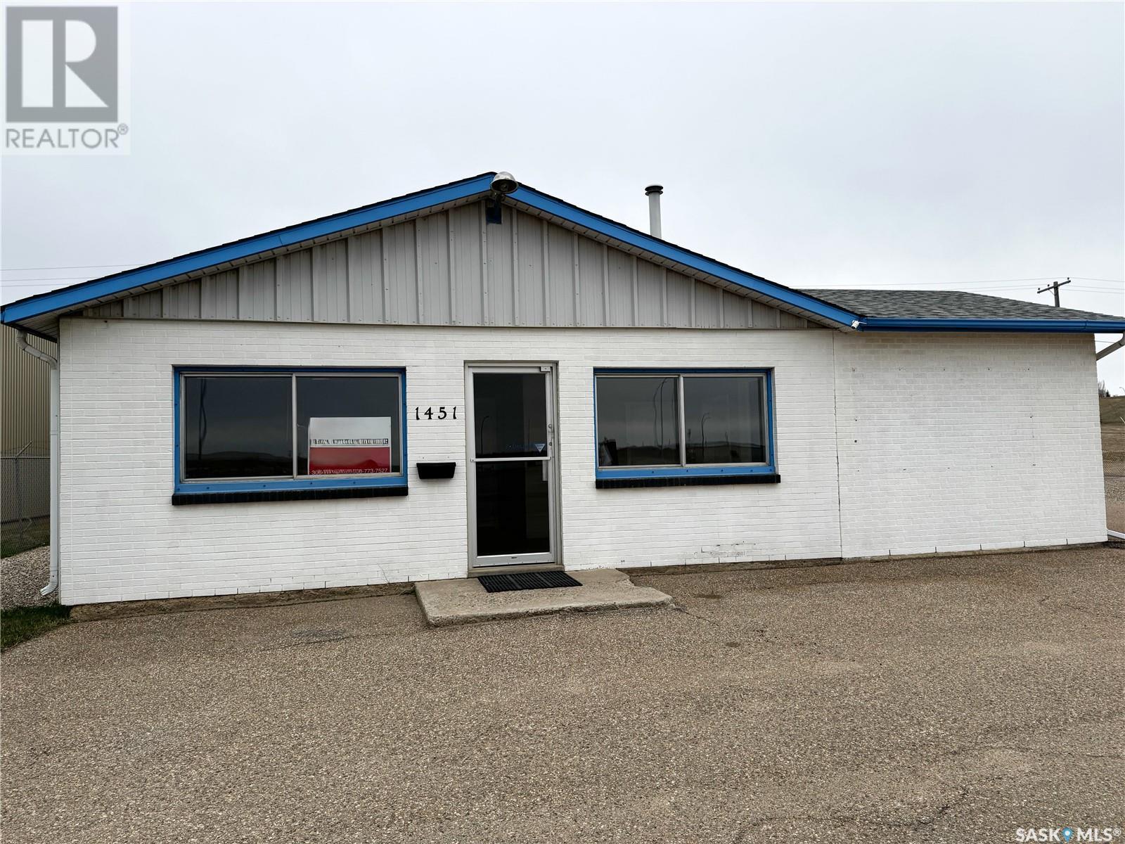 1451 North Service Road W, Swift Current, Saskatchewan  S9H 3S9 - Photo 5 - SK990545