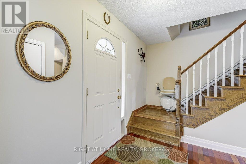 110 Elgin Drive, Brampton, Ontario  L6Y 2E8 - Photo 9 - W12098776