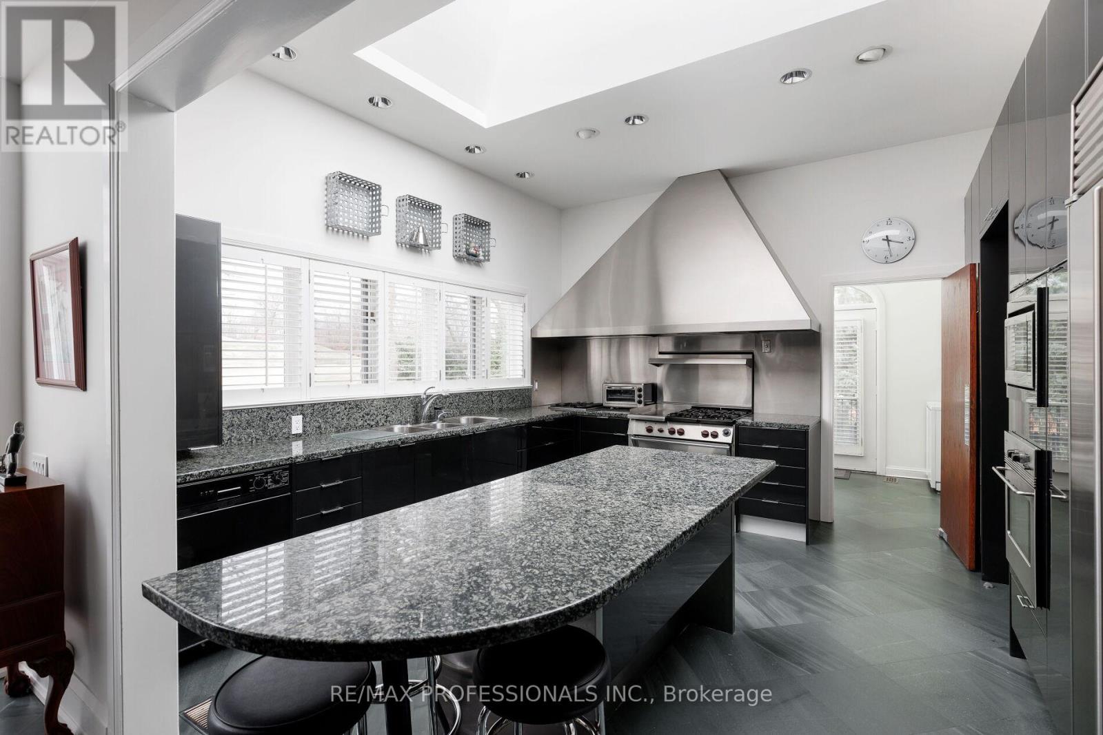 6a Edenbrook Hill, Toronto, Ontario  M9A 3Z6 - Photo 14 - W12098793