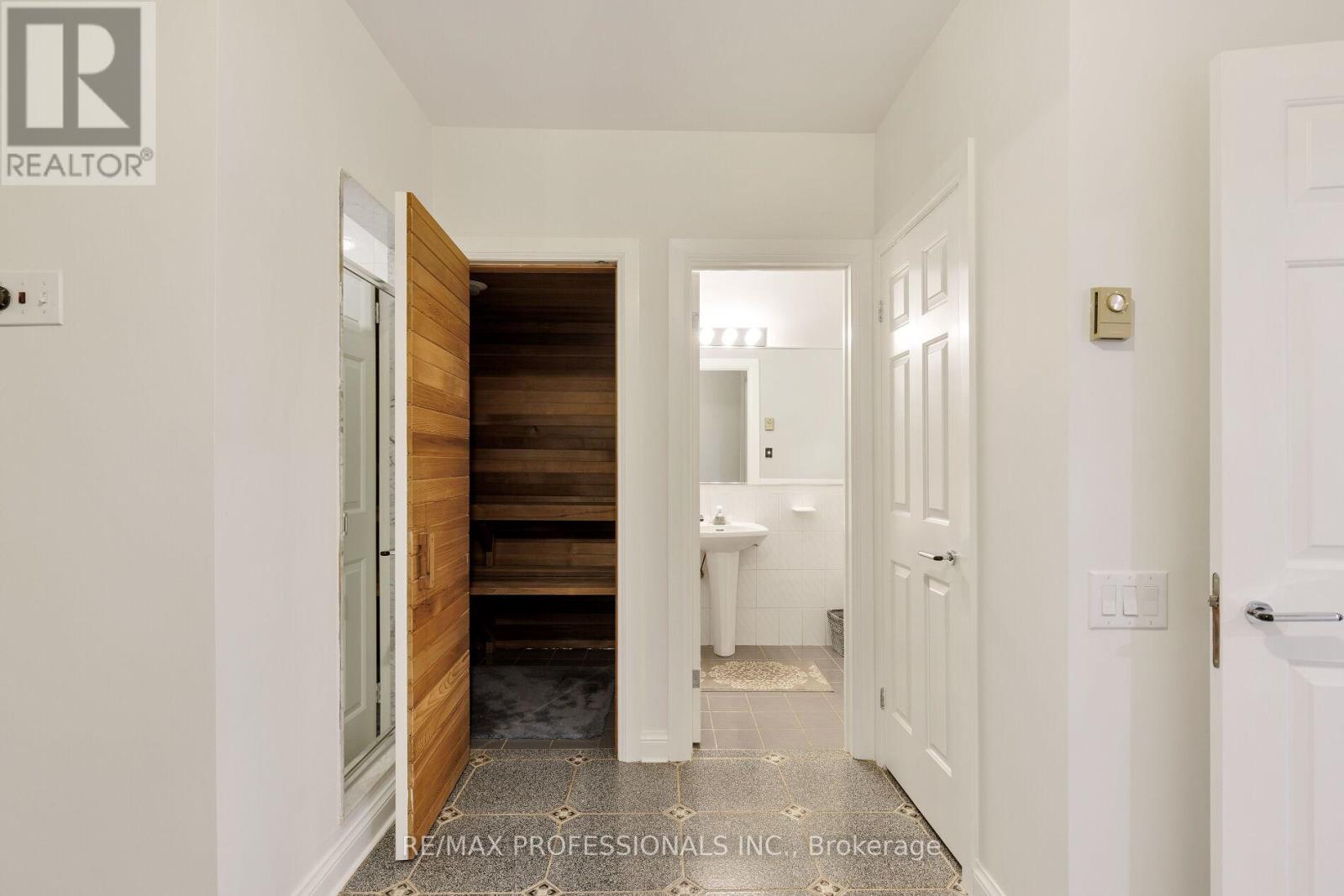 6a Edenbrook Hill, Toronto, Ontario  M9A 3Z6 - Photo 37 - W12098793