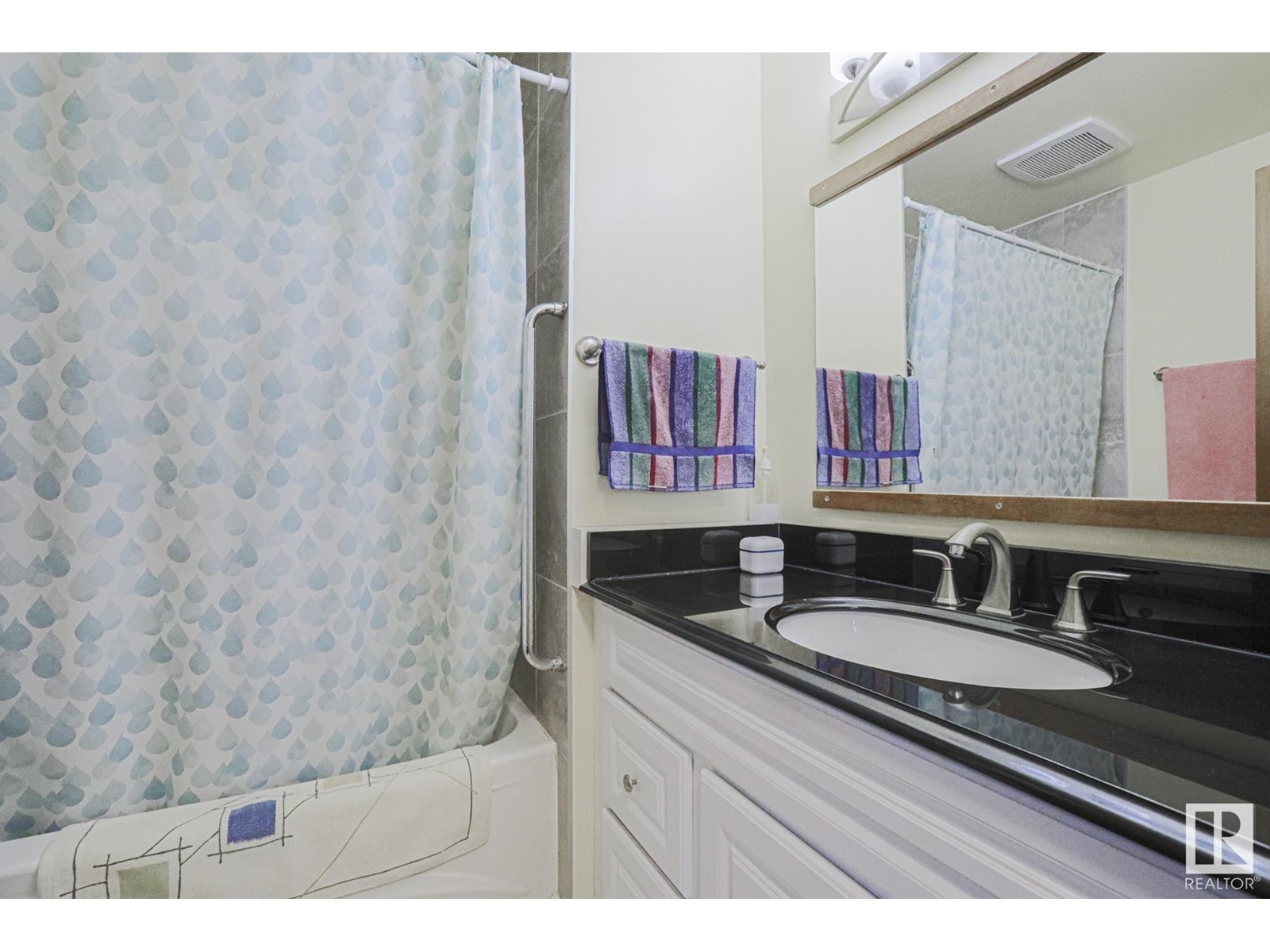 Property at 4412 44 ST image 5
