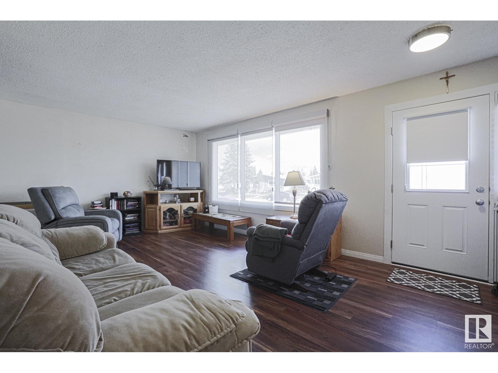 Property at 4412 44 ST image 4