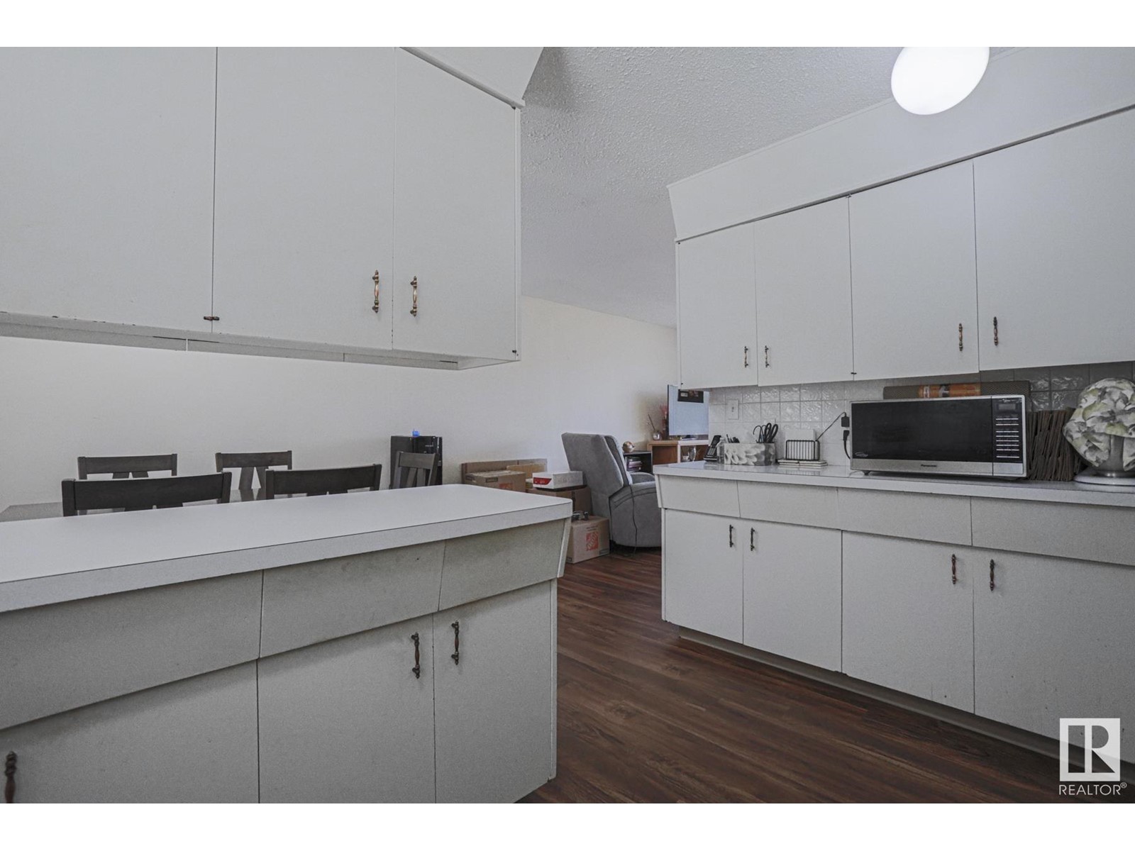 Property at 4412 44 ST image 2