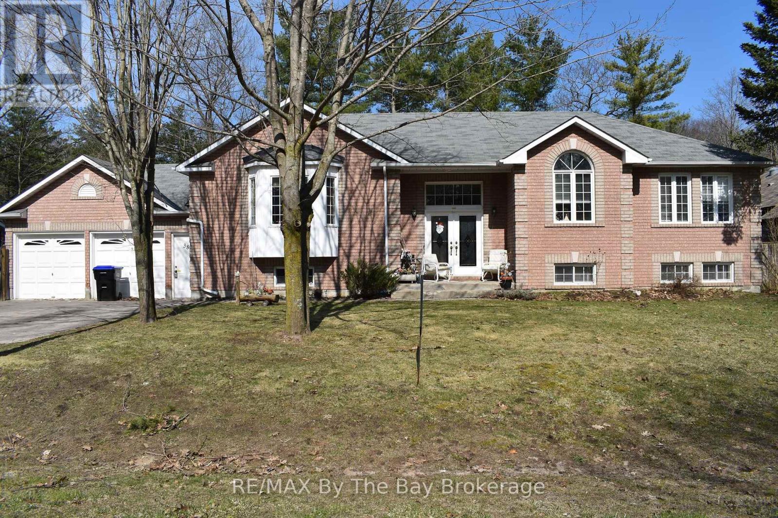 Lower Level - 38 Downer Crescent, Wasaga Beach, Ontario  L9Z 1C3 - Photo 1 - S12075516