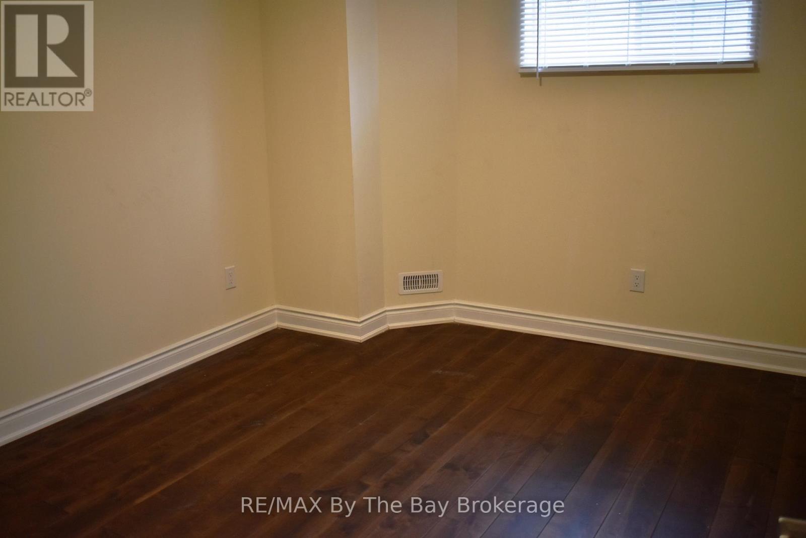 Lower Level - 38 Downer Crescent, Wasaga Beach, Ontario  L9Z 1C3 - Photo 3 - S12075516
