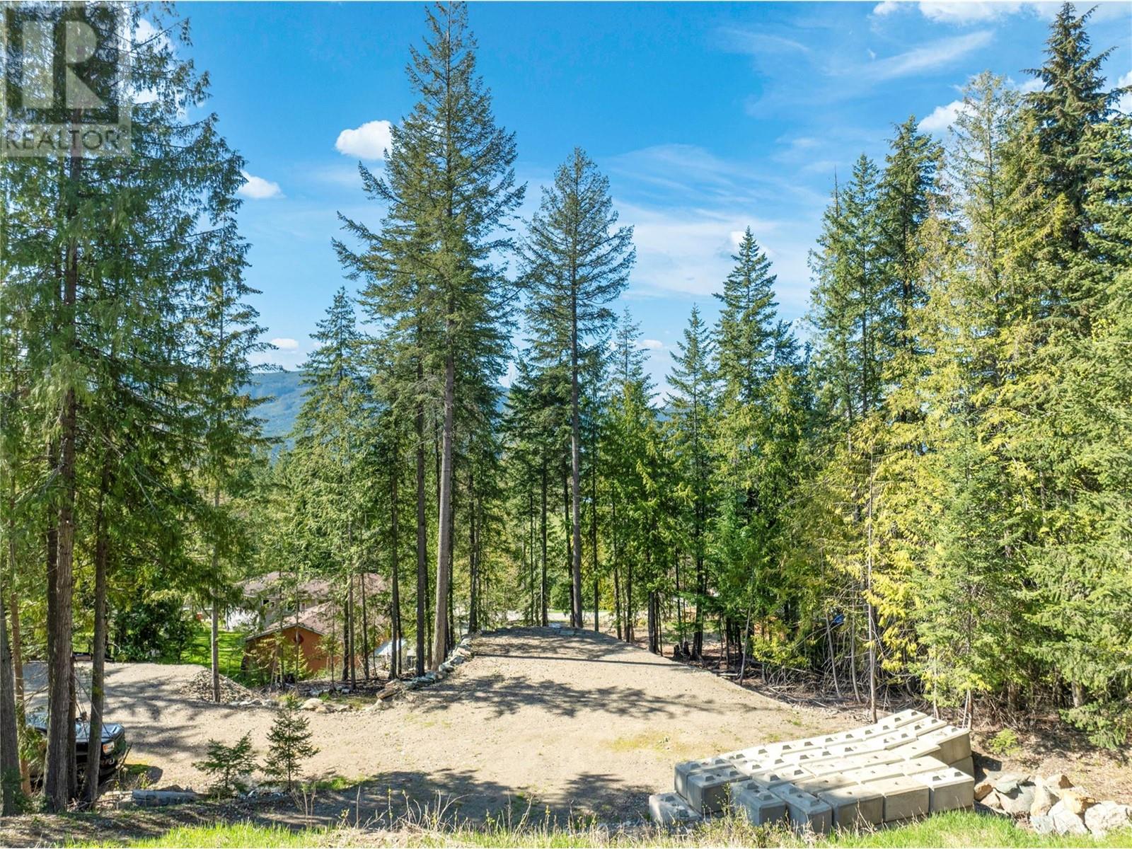 Photo of 2699 Fraser Road, North Shuswap, Anglemont Photo of 2699 Fraser Road, North Shuswap, Anglemont