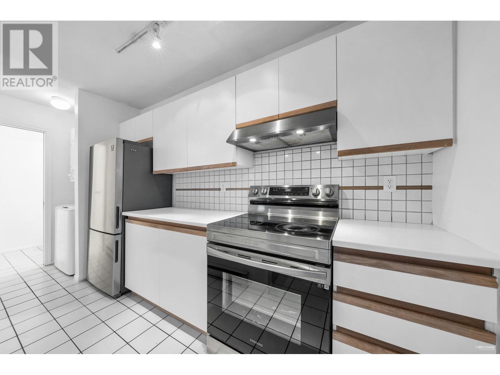 Listing Picture 3 of 17 : 21 355 DUTHIE AVENUE, Burnaby / 本拿比 - 魯藝地產 Yvonne Lu Group - MLS Medallion Club Member
