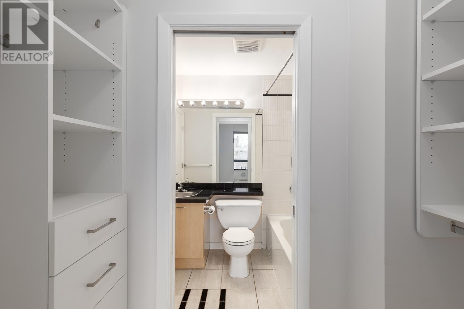 Listing Picture 15 of 27 : 404 2228 MARSTRAND AVENUE, Vancouver / 溫哥華 - 魯藝地產 Yvonne Lu Group - MLS Medallion Club Member