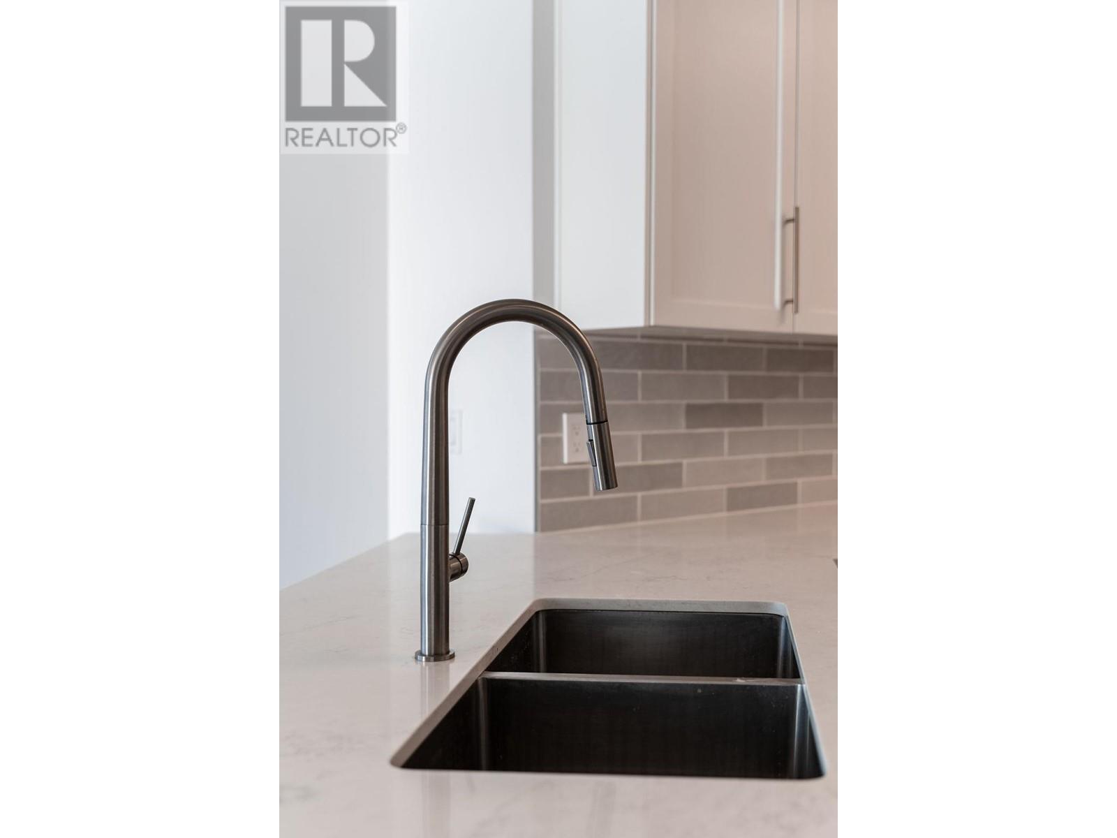 Listing Picture 7 of 27 : 404 2228 MARSTRAND AVENUE, Vancouver / 溫哥華 - 魯藝地產 Yvonne Lu Group - MLS Medallion Club Member