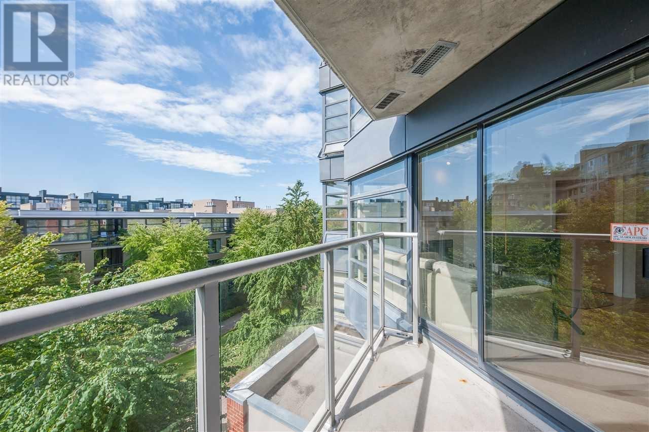 Listing Picture 4 of 27 : 404 2228 MARSTRAND AVENUE, Vancouver / 溫哥華 - 魯藝地產 Yvonne Lu Group - MLS Medallion Club Member