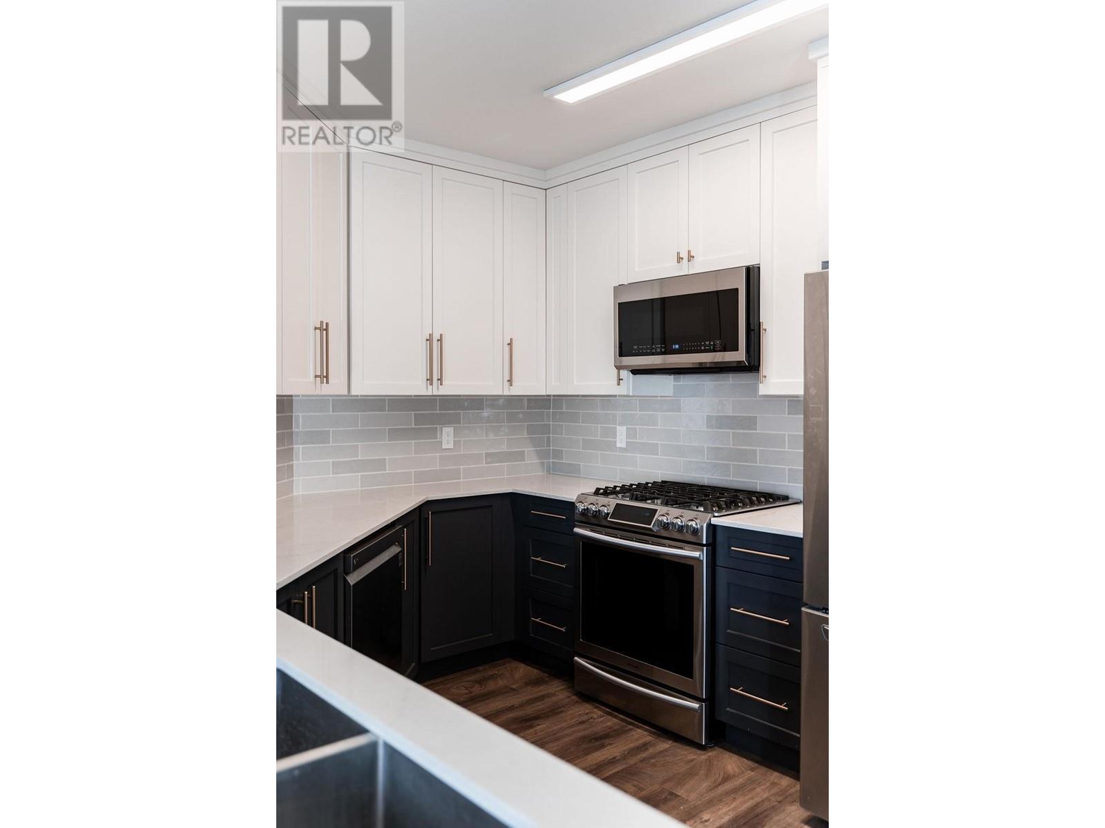 Listing Picture 8 of 27 : 404 2228 MARSTRAND AVENUE, Vancouver / 溫哥華 - 魯藝地產 Yvonne Lu Group - MLS Medallion Club Member