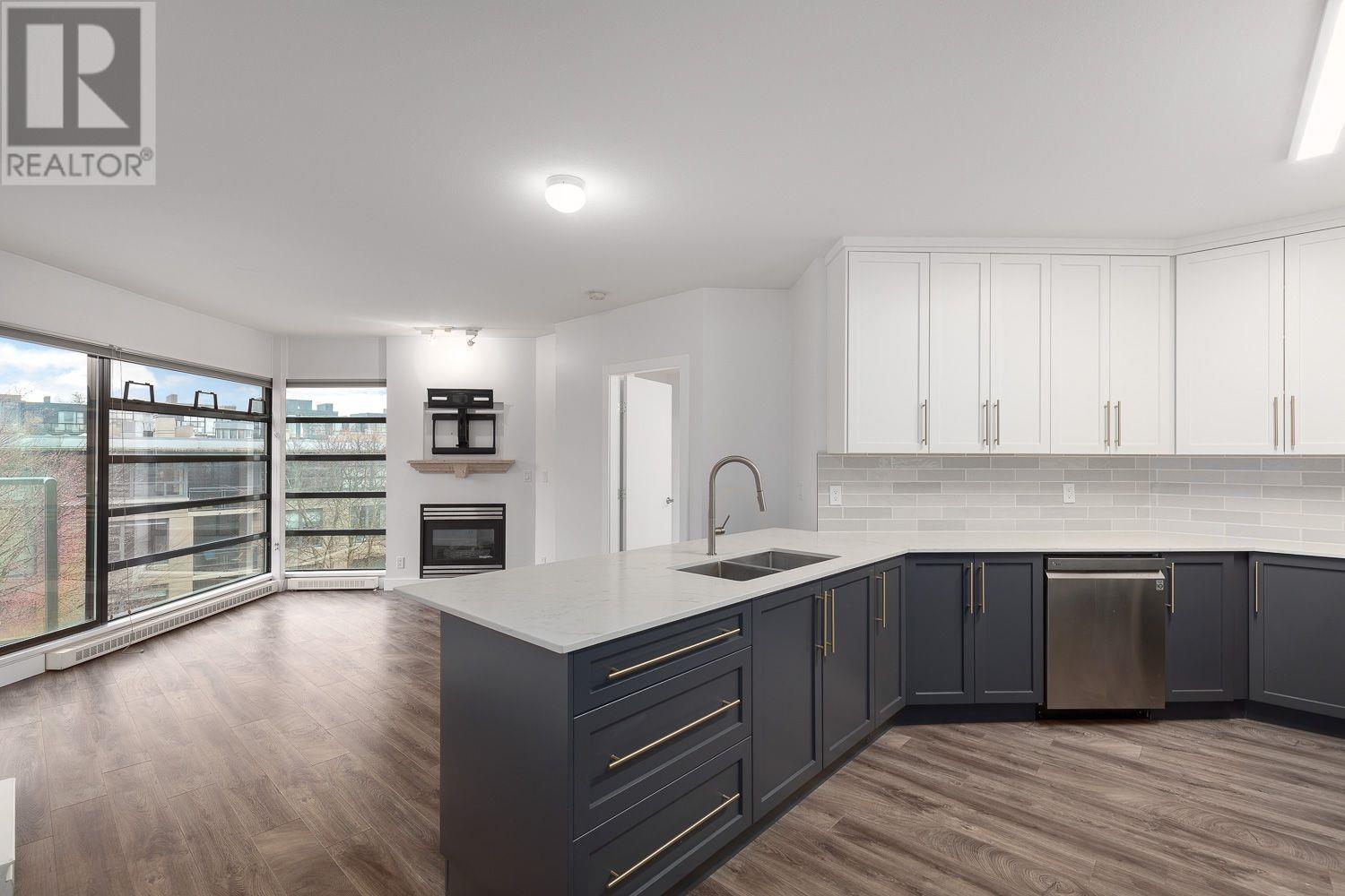 Listing Picture 3 of 27 : 404 2228 MARSTRAND AVENUE, Vancouver / 溫哥華 - 魯藝地產 Yvonne Lu Group - MLS Medallion Club Member