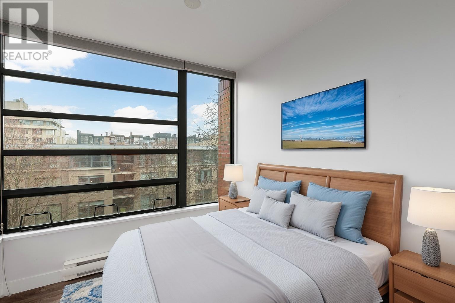 Listing Picture 10 of 27 : 404 2228 MARSTRAND AVENUE, Vancouver / 溫哥華 - 魯藝地產 Yvonne Lu Group - MLS Medallion Club Member