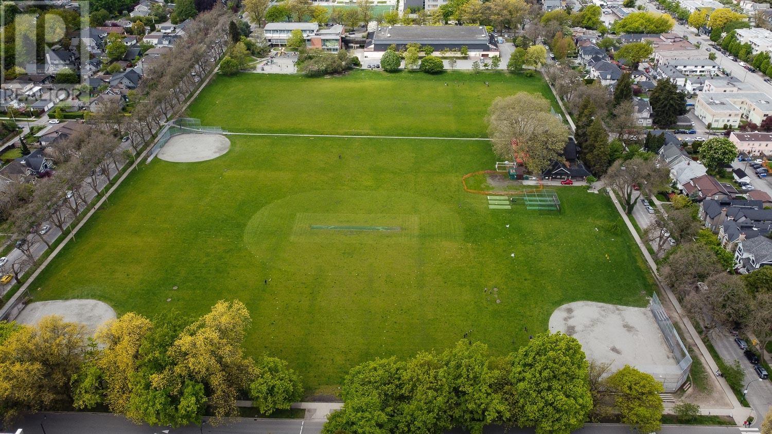 Listing Picture 26 of 27 : 404 2228 MARSTRAND AVENUE, Vancouver / 溫哥華 - 魯藝地產 Yvonne Lu Group - MLS Medallion Club Member