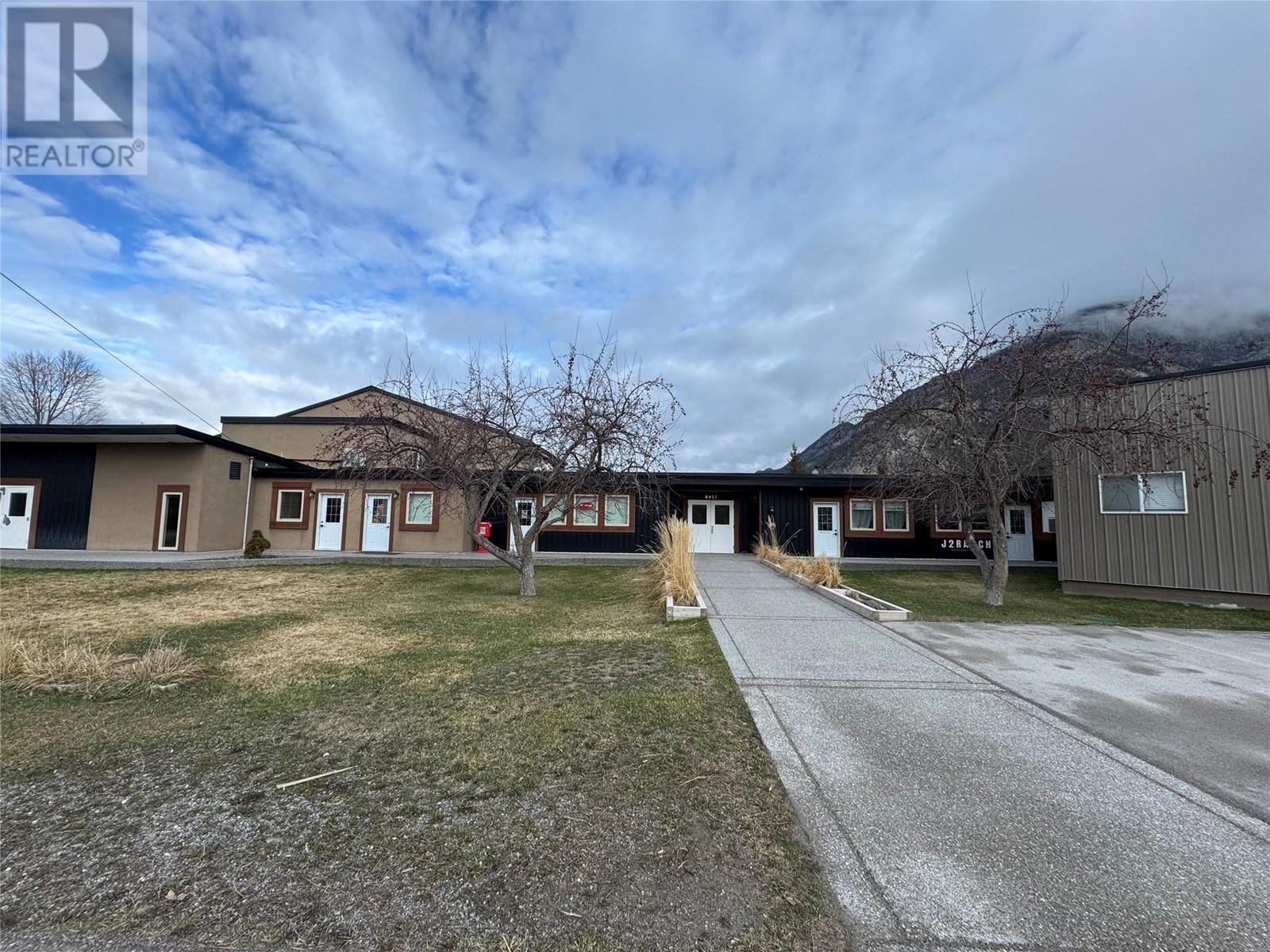 4957 Burns Avenue, Canal Flats, British Columbia  V0B 1B0 - Photo 3 - 10344460