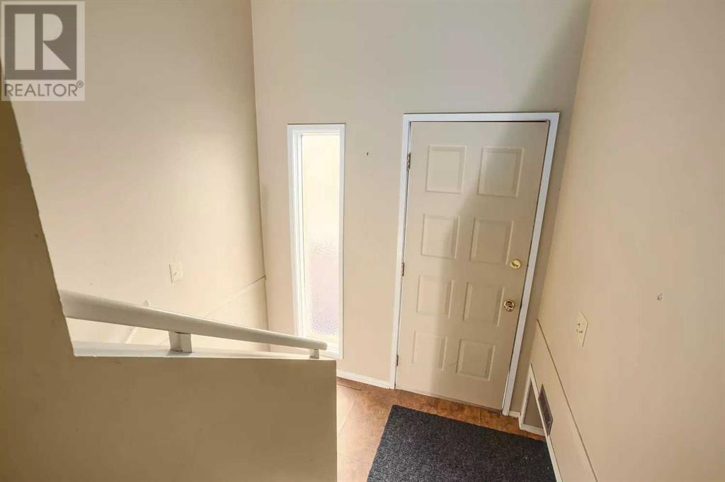 Property at 240 30 Avenue NE image 3