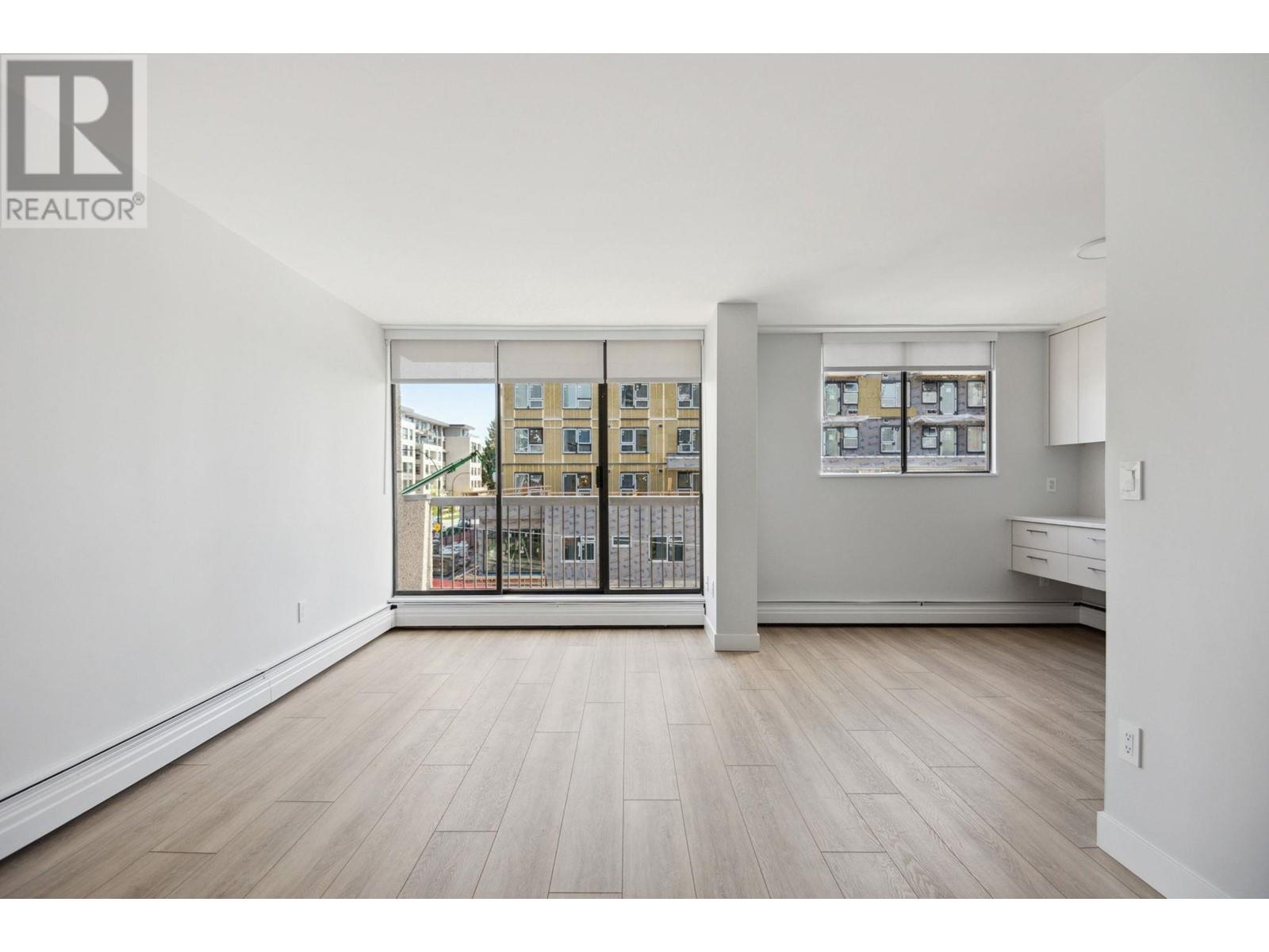 Property at 306 145 ST. GEORGES AVENUE image 2