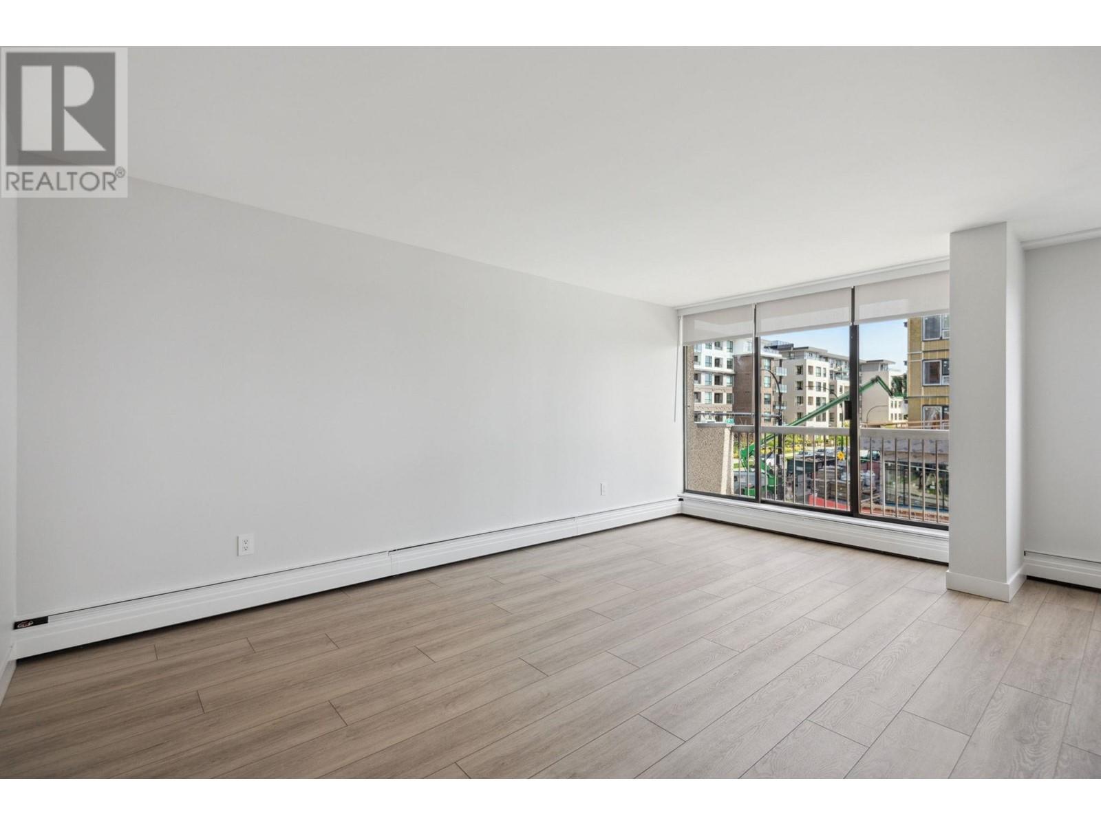 Property at 306 145 ST. GEORGES AVENUE image 3