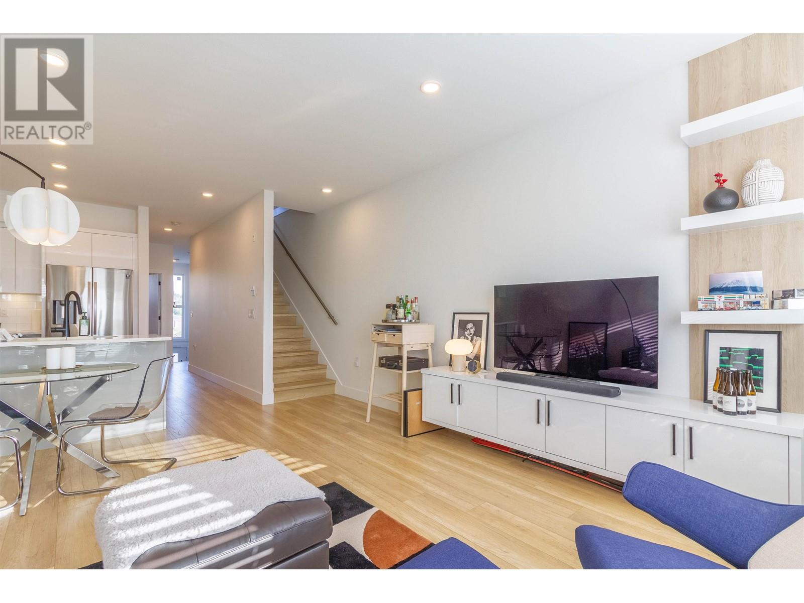 Property at 16 6288 BERESFORD STREET image 5