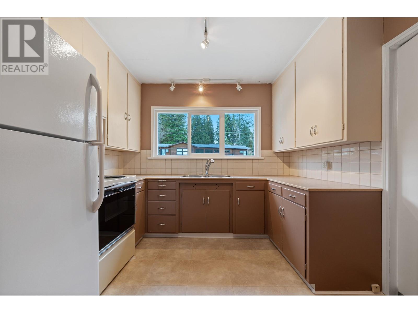 Property at 3975 HIGHLAND BOULEVARD image 5