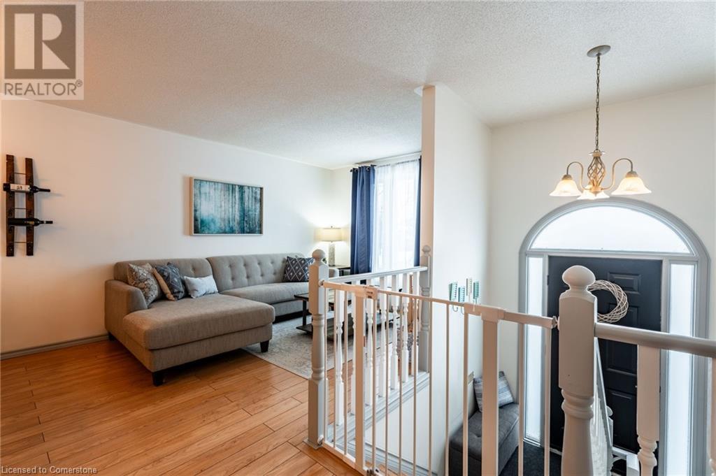 8 Digby Court, Brantford, Ontario  N3P 2A6 - Photo 5 - 40702433