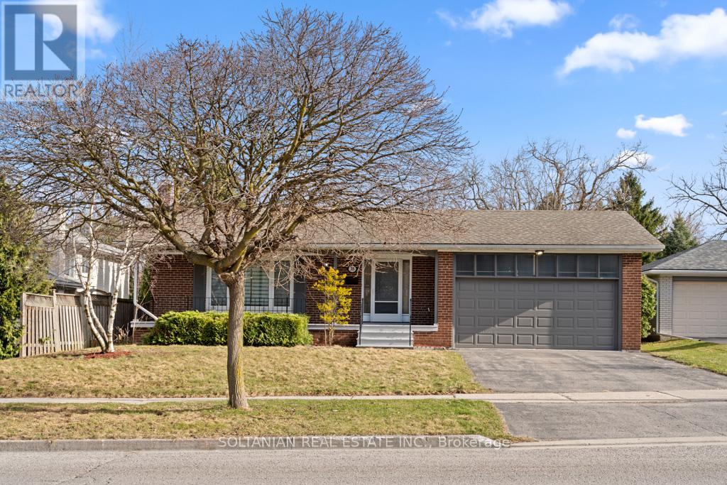 35 Brookland Avenue, Aurora, Ontario  L4G 2H6 - Photo 1 - N12098949
