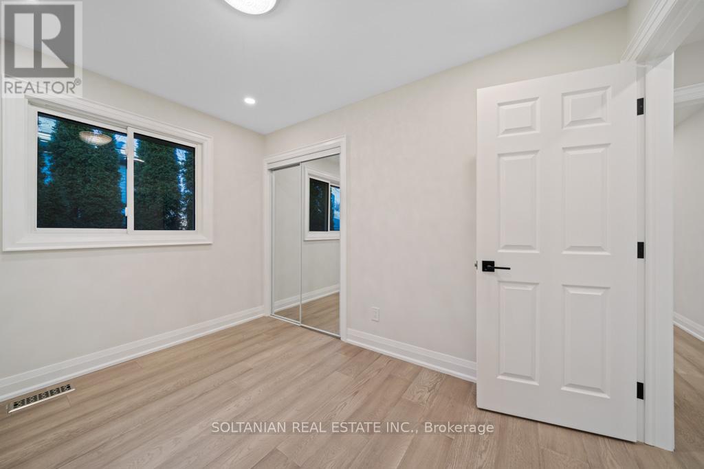 35 Brookland Avenue, Aurora, Ontario  L4G 2H6 - Photo 14 - N12098949