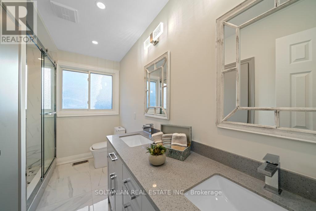35 Brookland Avenue, Aurora, Ontario  L4G 2H6 - Photo 16 - N12098949