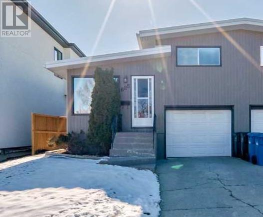 Property at 625 26 Avenue NE image 2