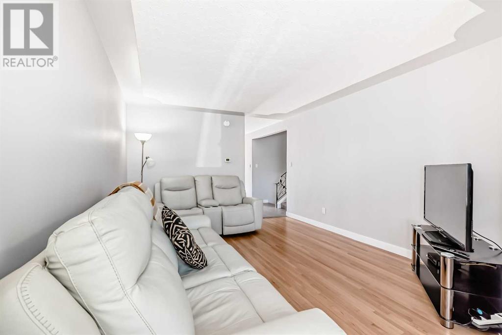 Property at 625 26 Avenue NE image 5
