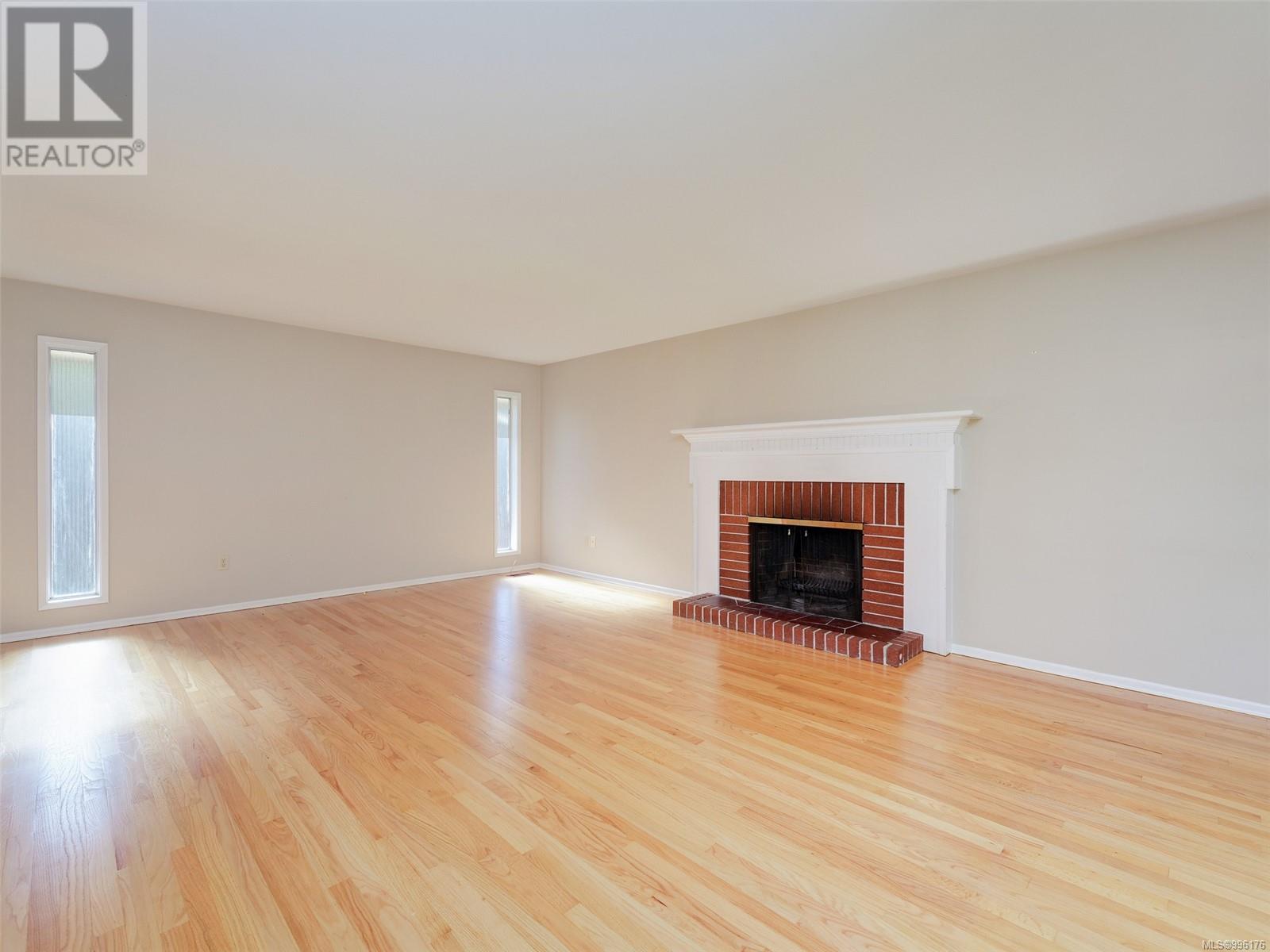 4555 Bissenden Pl, Saanich, British Columbia  V8N 3K5 - Photo 3 - 996176