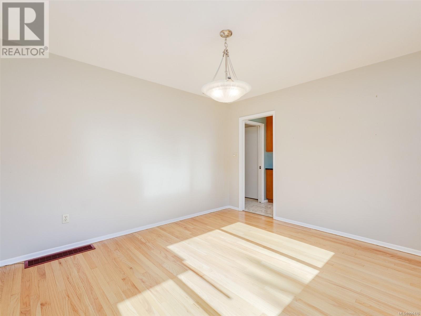 4555 Bissenden Pl, Saanich, British Columbia  V8N 3K5 - Photo 11 - 996176