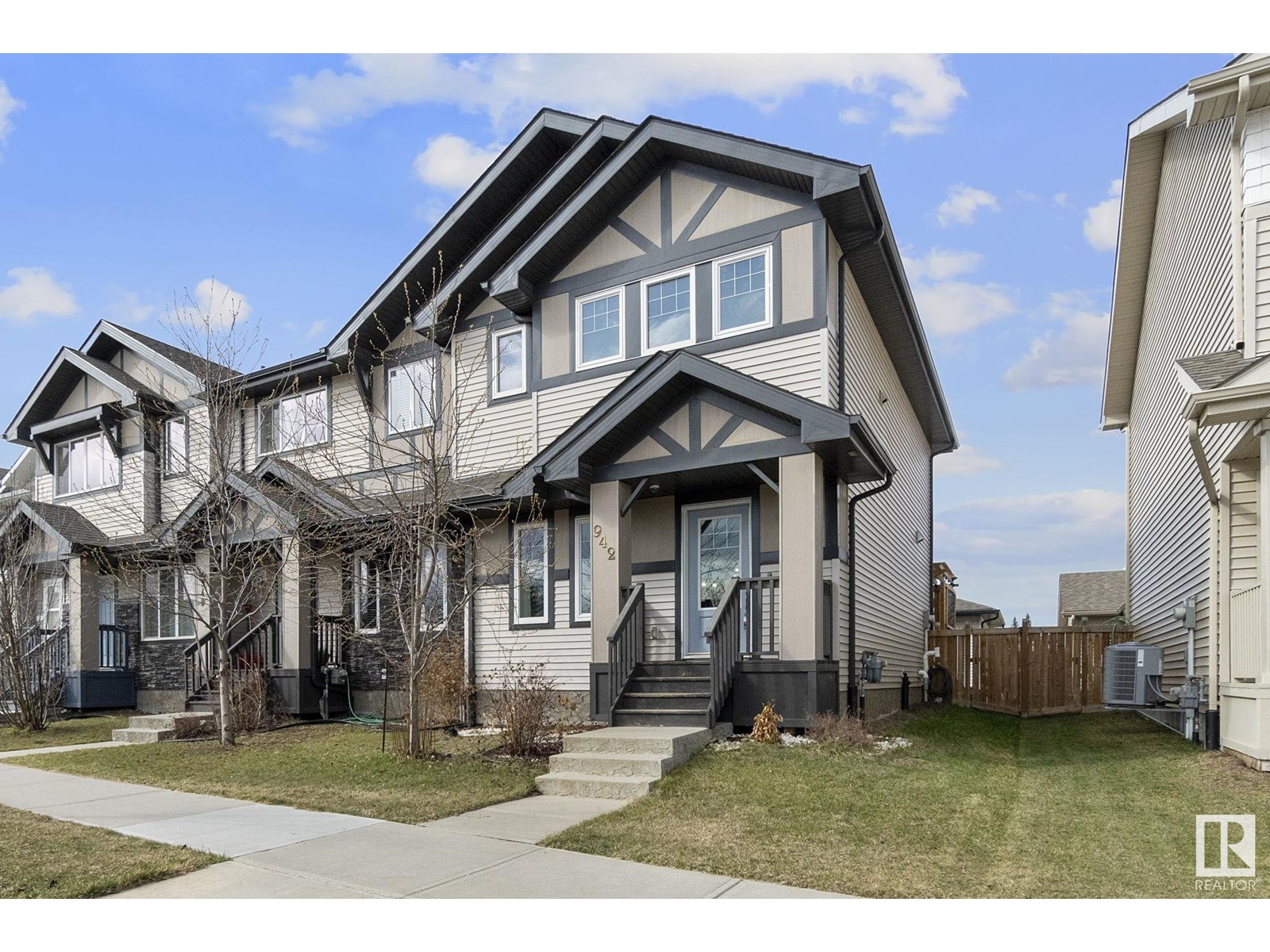 Property at 942 EAST GATE NW image 1