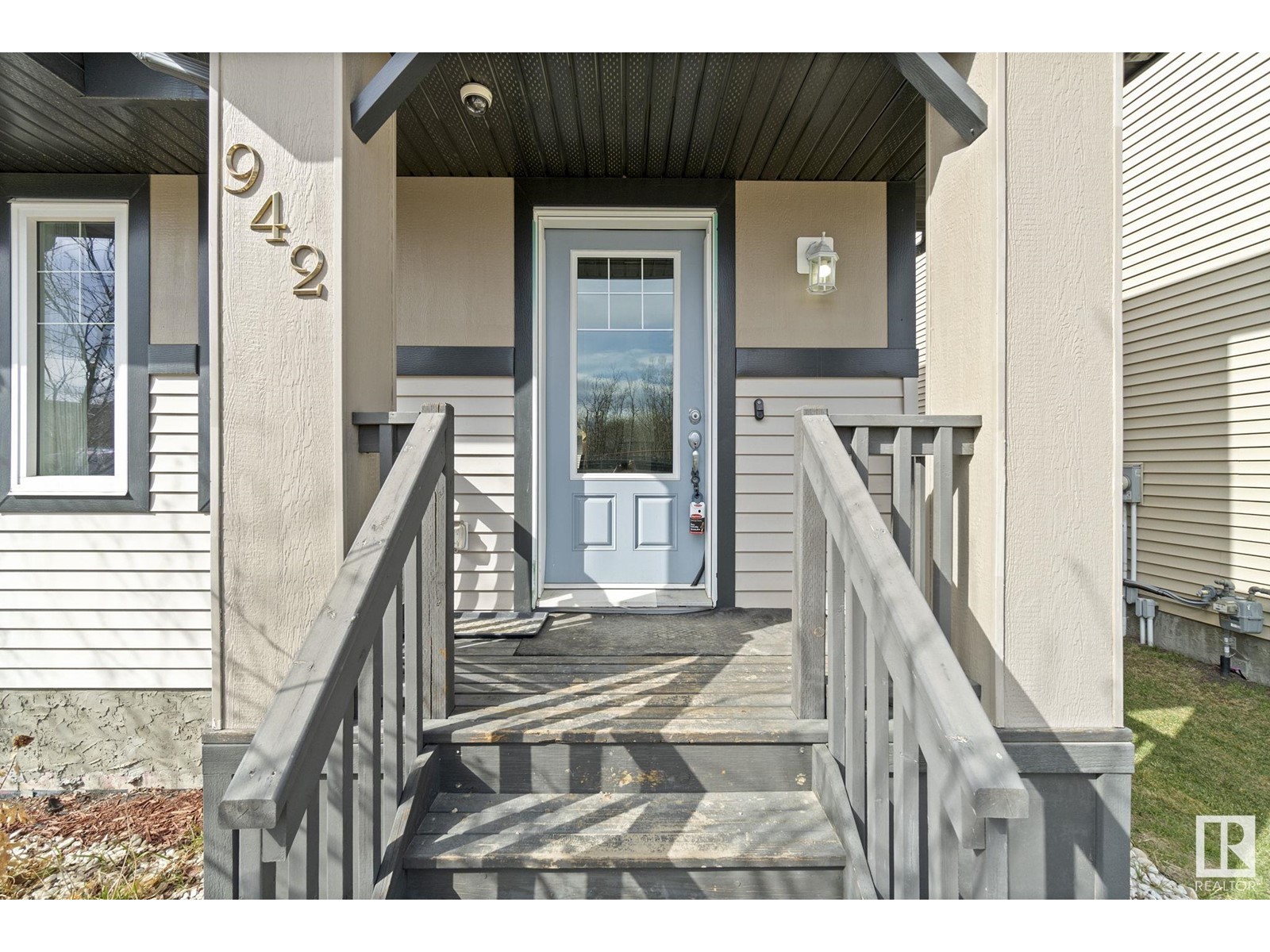 Property at 942 EAST GATE NW image 2