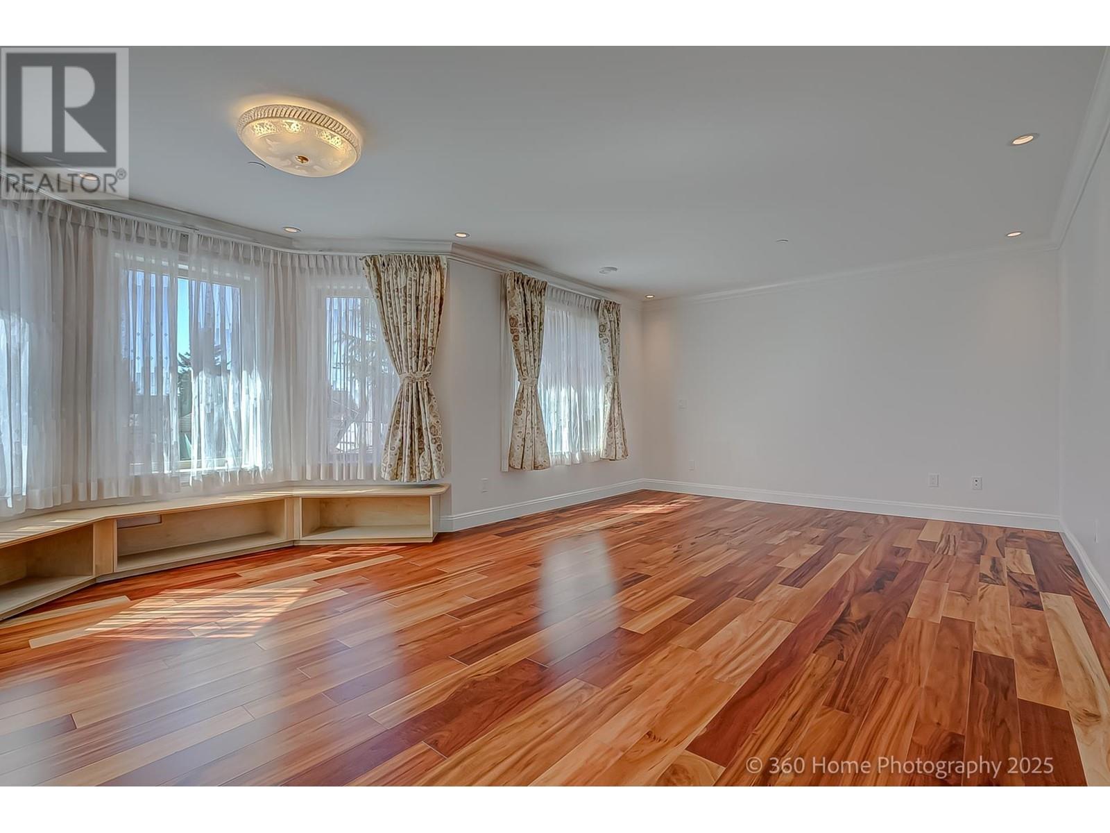 Property at 28 W 47TH AVENUE image 3