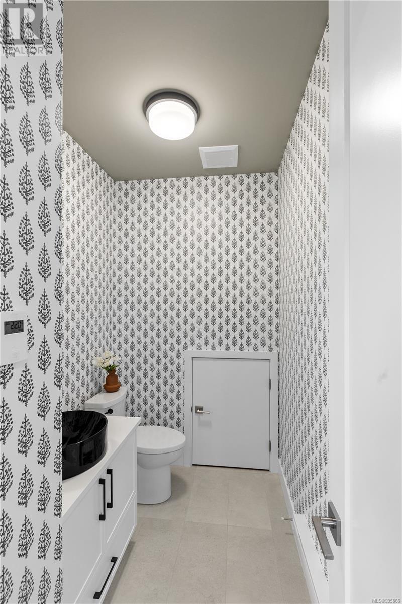 Property at 4319 Majestic Dr image 3