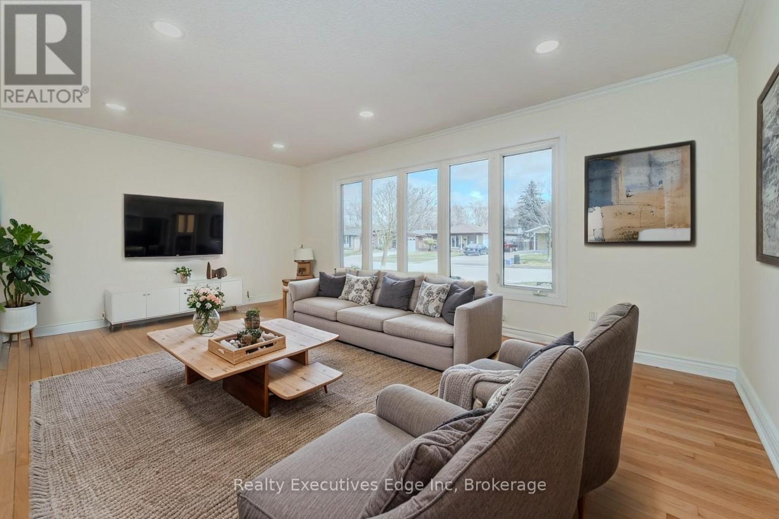46 Appalachian Crescent, Kitchener, Ontario  N2E 1A4 - Photo 2 - X12099079